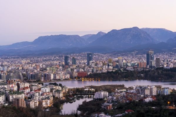 Tirana Albanie, photo le matin dès le lever du soleil