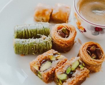 Selection_of_albanian_desserts