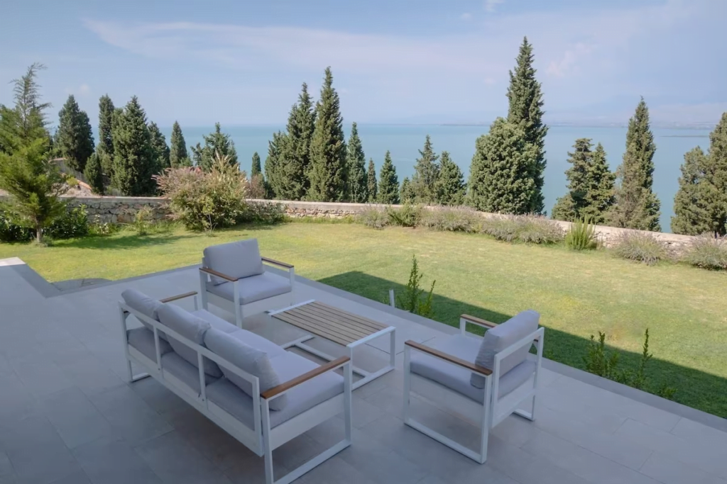 Villa relaxante avec vue imprenable sur le lac