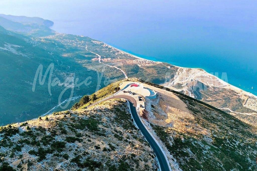 Der Llogora-Pass in Saranda, Albanien, ist eines der besten Ausflugsziele