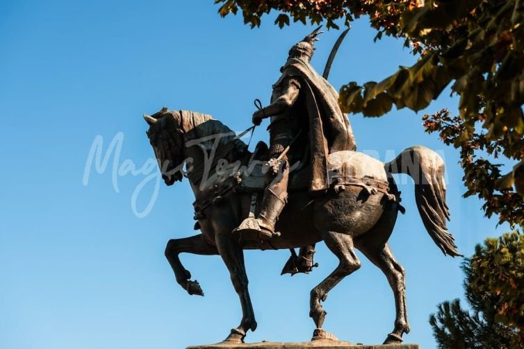 Statue of Skanderbeg